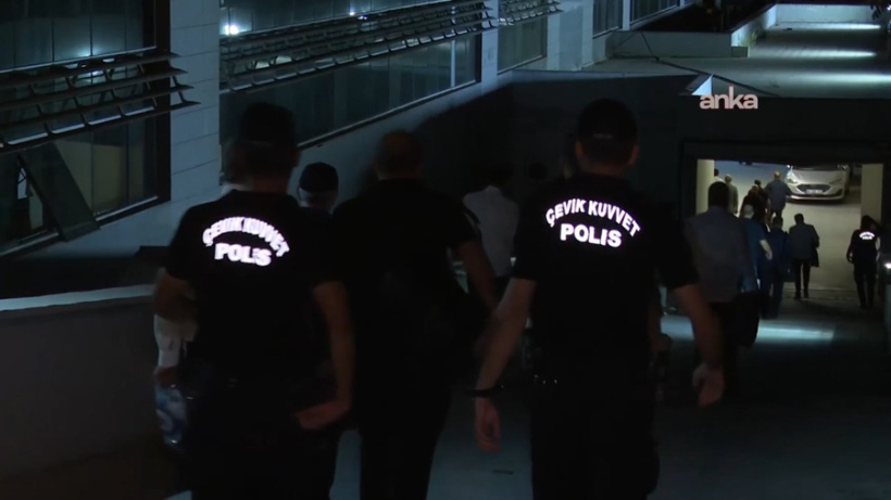 Son Dakika | Mersin Büyükşehir Belediye Başkanı Vahap Seçer adliyeye sevk edildi