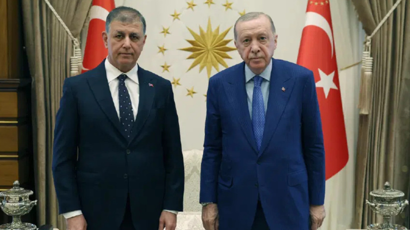 Cemil Tugay'dan sosyal medya ayarı: AKP rozeti takılmadan yaptı