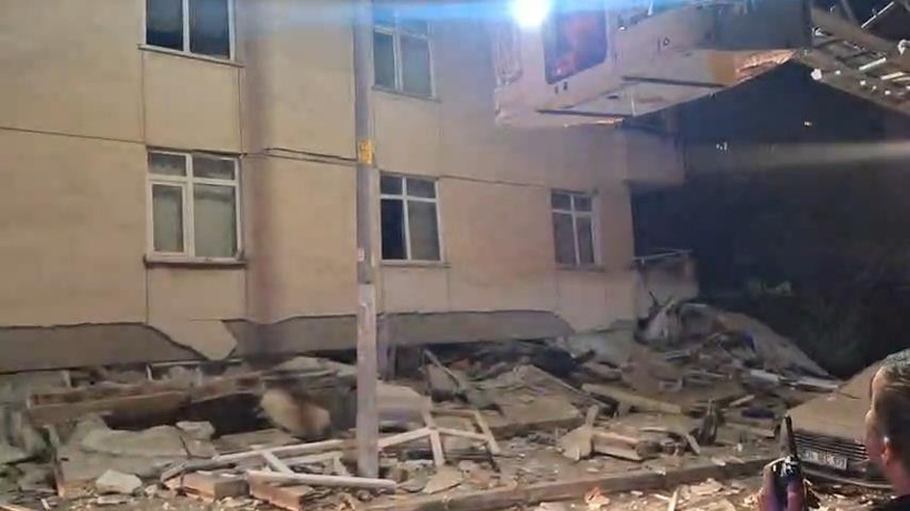Son Dakika | Maltepe'de 7 katlı bina çöktü: Arama kurtarma çalışmaları sürüyor - Resim : 1