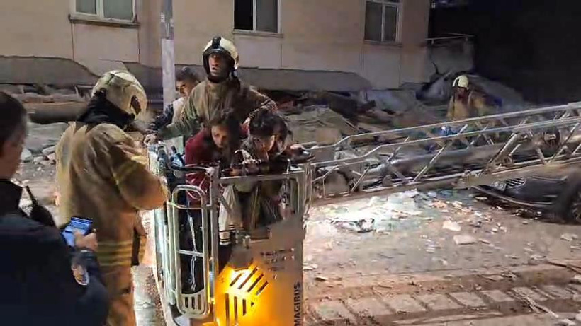 Son Dakika | Maltepe'de 7 katlı bina çöktü: Arama kurtarma çalışmaları sürüyor - Resim : 2