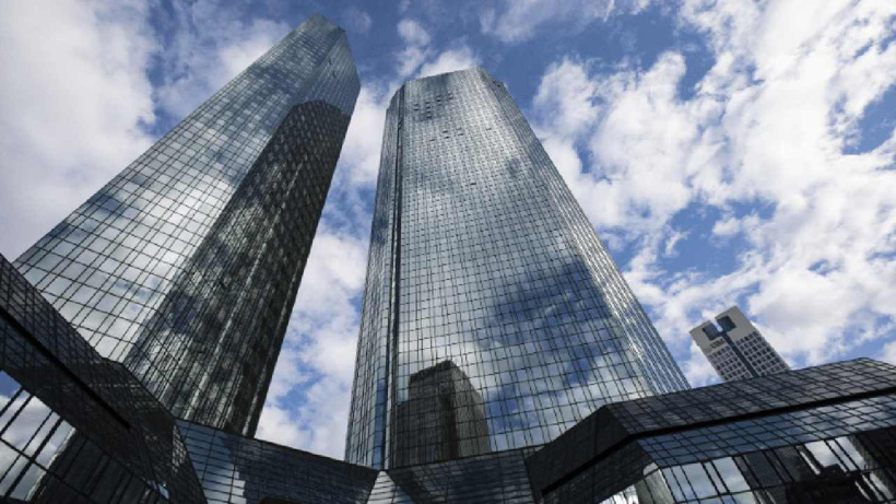 Ülkenin en büyük bankasına kara parayı engellemesi için ek süre tanındı