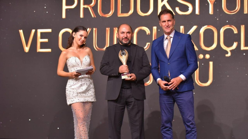 Kenan Keloğlu “Yılın Prodüksiyon ve Oyuncu Koçluğu” ödülünün sahibi oldu