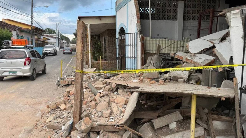 Panama'da 7,7'lik depremin ardından yıkım manzaraları: Binalar hasarlı, yollar çökmüş durumda