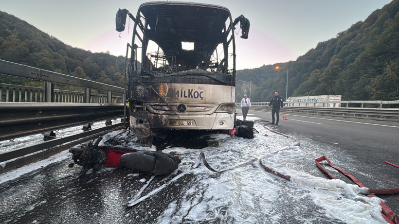 Bolu Dağı Tüneli viyadüğünde yolcu otobüsü yandı