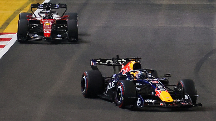 Formula 1 Singapur Grand Prix'sinde kazanan Max Verstappen