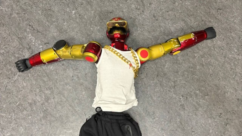 16 yaşındaki kız çocuğuna tacizle suçlanan robot gözaltına alındı!