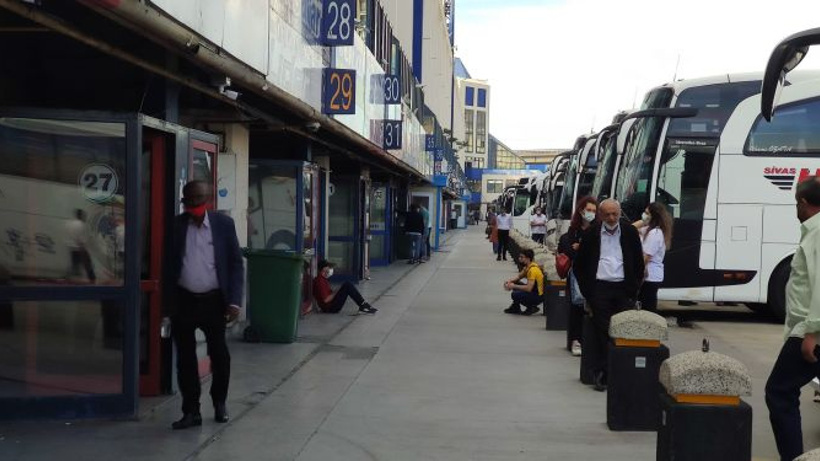 Kapasite yarıya düştü, otobüs biletleri tükendi