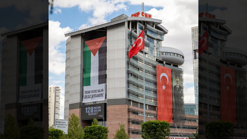 CHP'den dev Filistin bayrağı: Zulme sessiz kalan dilsiz şeytandır