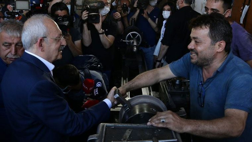 Kılıçdaroğlu'ndan elleri kirli olduğu için tereddüt eden esnafa: O eli sıkmaktan şeref duyarım