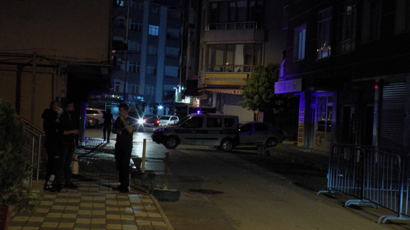 Deprem sonrası çatlak oluşan bina tahliye edildi