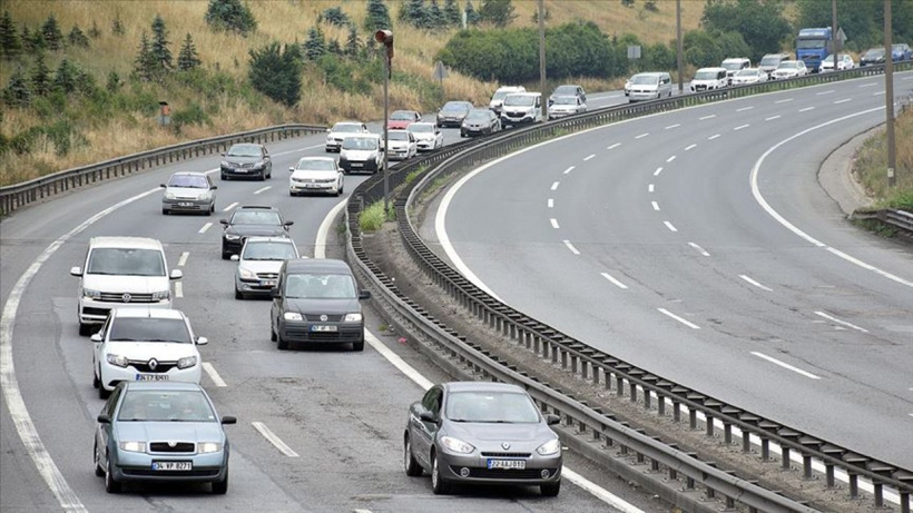 Otoyollarda otomobillerin hız sınırı yükseltildi
