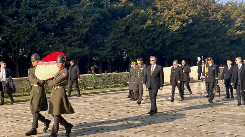 Finlandiya Savunma Bakanı, Anıtkabir’i ziyaret etti
