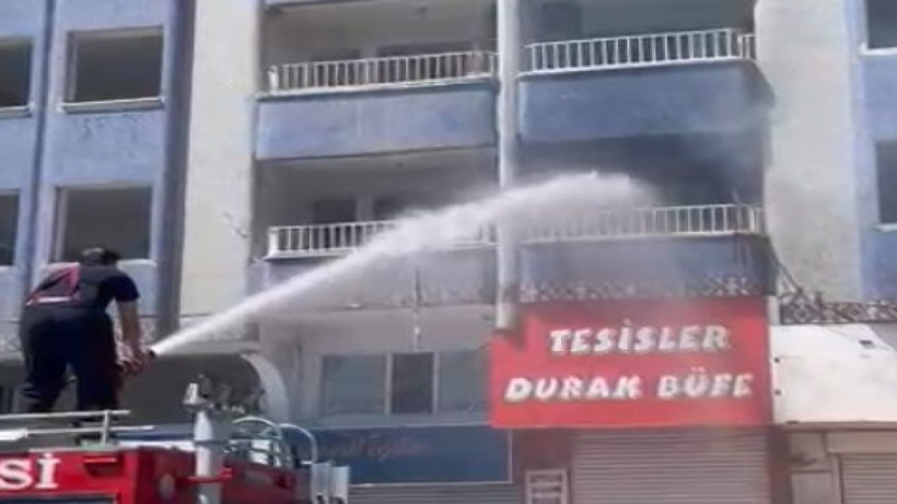 Diyarbakır’da ağır hasarlı binada yangın