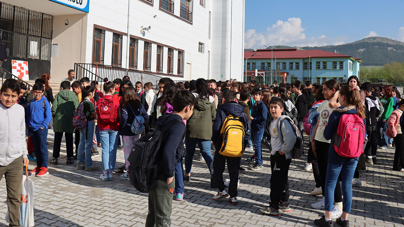 Deprem Bölgesindeki Öğrenciler İçin Karar... Bakan Duyurdu