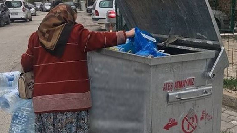 Kasım Ayında Ağızlarına Bir Parmak Bal Çalınacak Emeklilerden Acı Manzara: Çöpten Plastik Toplayıp Geçiniyor!