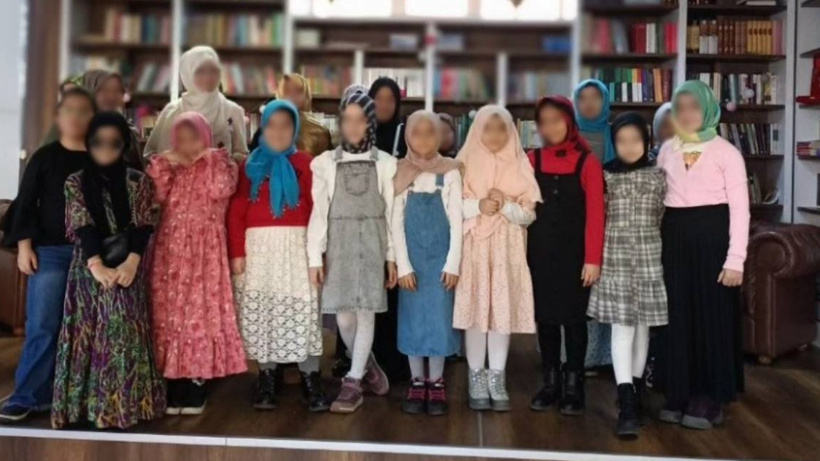 TÜGVA’da Çocuklara ‘Tesettür Defilesi’