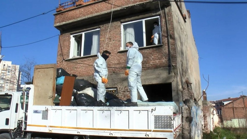 Evden 1 Kamyon Çöp Çıktı