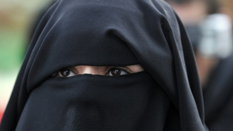 Suudi Arabistan Kızların Okullarda Çarşaf Giymesini Yasakladı