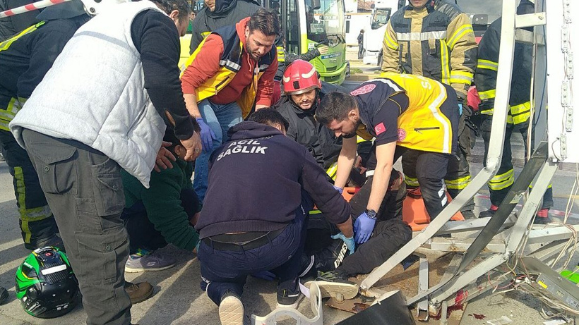 Kazada Sürüklendi, Kaldırımda Yürüyen Yayayı Öldürdü