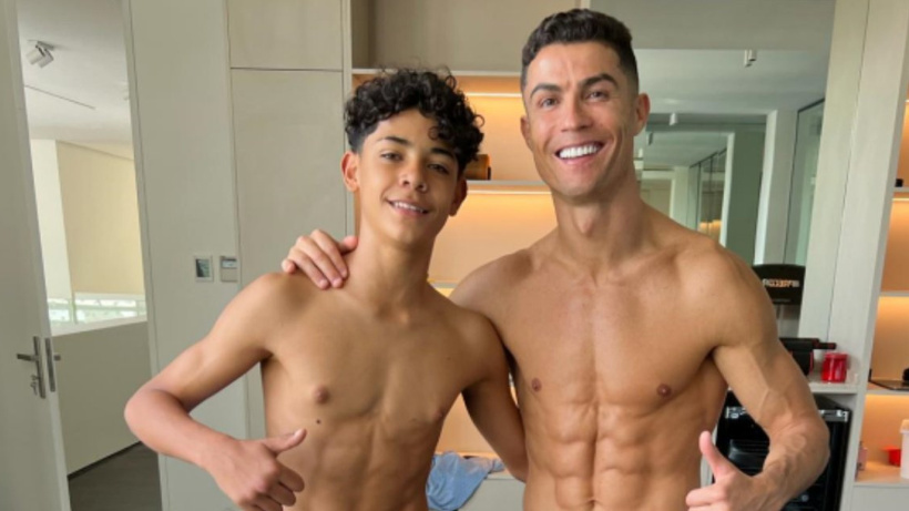 Cristiano Ronaldo Oğluyla Antrenman Sonrası Fotoğraf Paylaştı! Mavi Ojeleri Dikkatlerden Kaçmadı