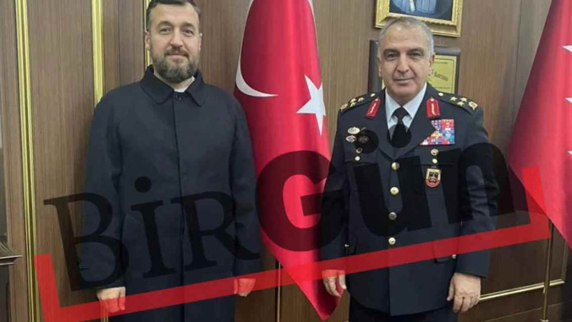 Korgeneralin Makamındaki Bu Fotoğraf Güne Damga Vurdu