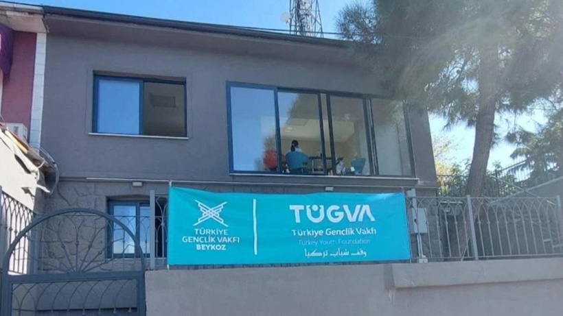 TÜGVA Binasına Seçim Afişi Asıldı!