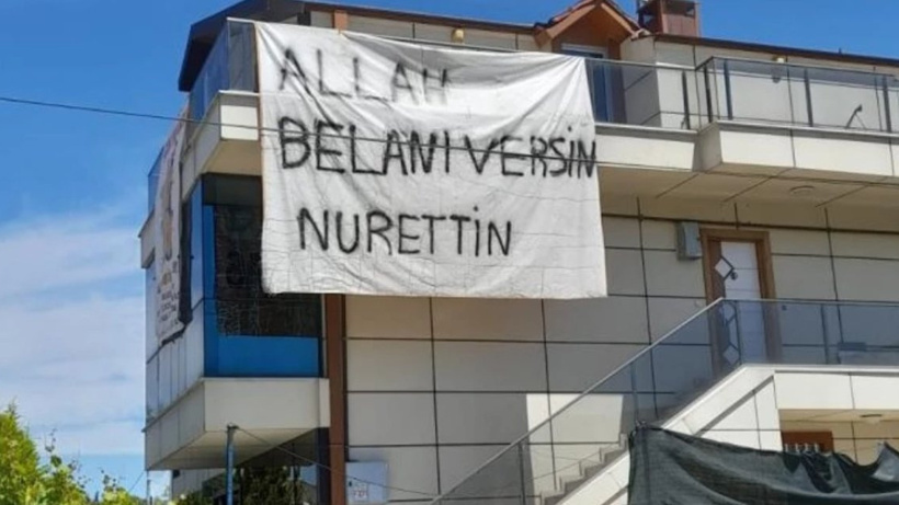 "Allah Belanı Versin Nurettin" Pankartı Sosyal Medyada Gündem Oldu: Kim Bu Nurettin?