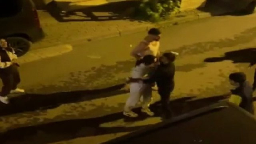 İstanbul'un Ortasında Akılalmaz Rezalet! Bodrum Katta Uygunsuz Halde Yakaladığı Çift Utanıp Kaçacağı Yerde