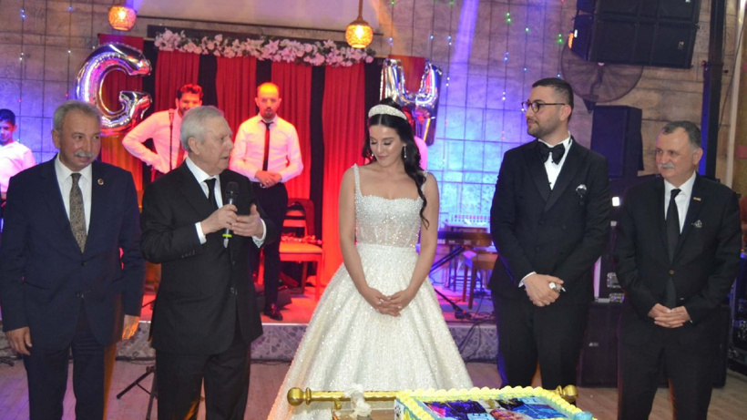 Aziz Yıldırım, Salihli'de düğüne katıldı