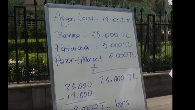Öğretmenler MEB Önüne Ders Tahtasıyla Geldi: Nasıl Geçinemediklerini Matematikle Anlattılar