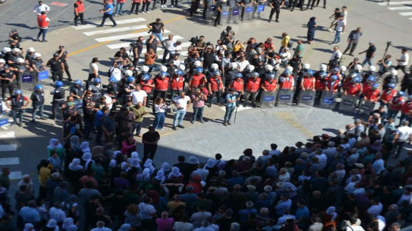 Diyarbakır'da Protesto: "Kayyım Zihniyeti İradeyi Çiğneyemeyecek"