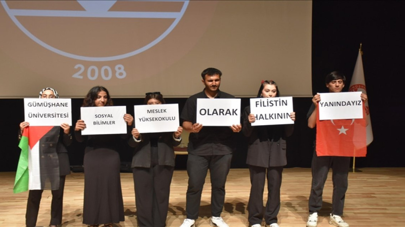 Gümüşhane'deki Öğrencilerden Mezuniyet Töreninde Filistin'e Destek Mesajı