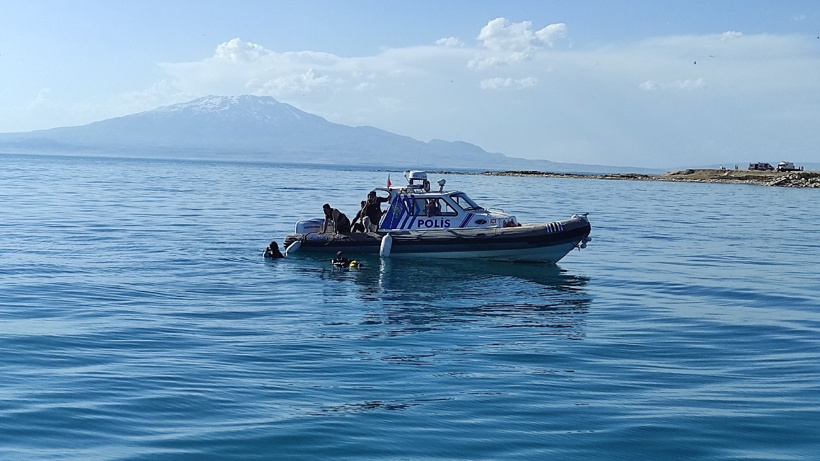 Van Gölü'ne Giren Kişi Hala Bulunamıyor