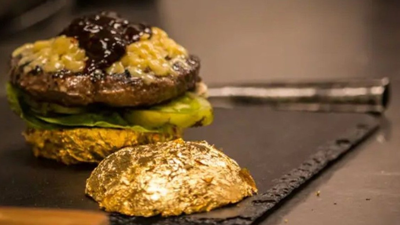 Gezegendeki en pahalı hamburger: Altınla kaplı ve havyarla doldurulmuş hamburgerin fiyatı dudak uçuklatıyor