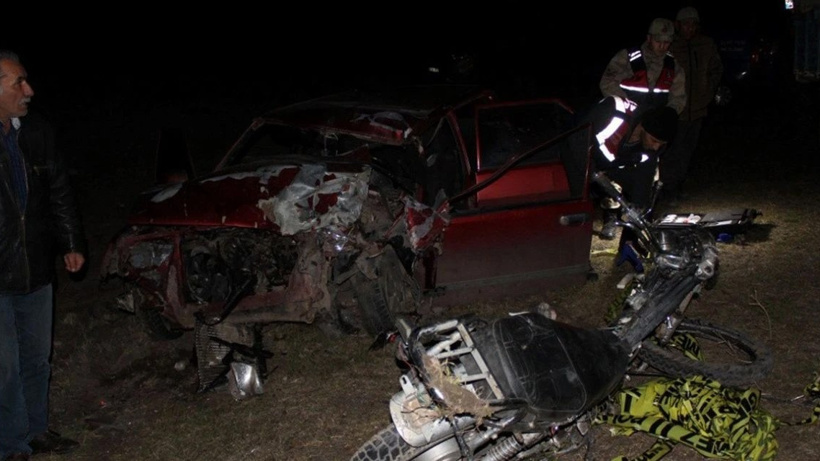 Motosiklet ve Otomobil Birbirine Girdi