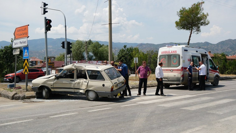Yolcu otobüsü Otomobile Çarptı!