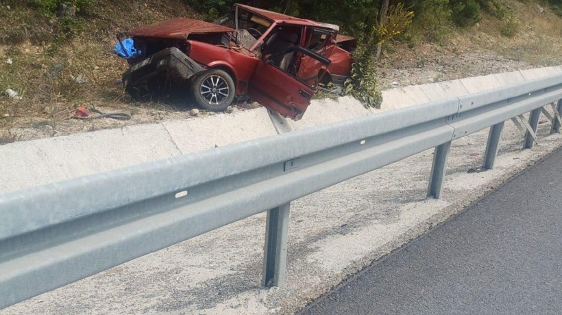 Bariyere Çarpan Araçta Aile Dramı