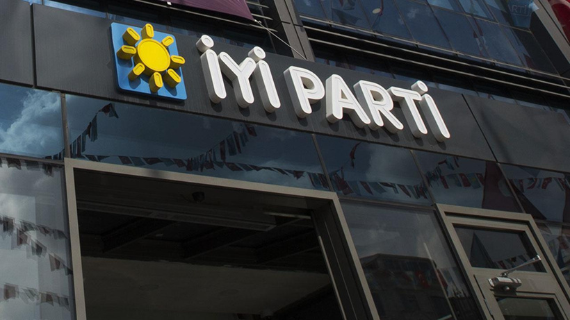 İYİ Parti'de istifa depremi: 2 belediye başkanı istifa etti