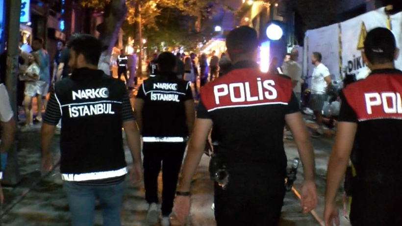 Nişantaşı'nda polis ara sokaklarda 'alkol denetimi' yaptı