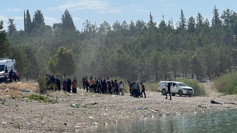 Serinlemek için göle girdiler bir daha çıkamadılar!