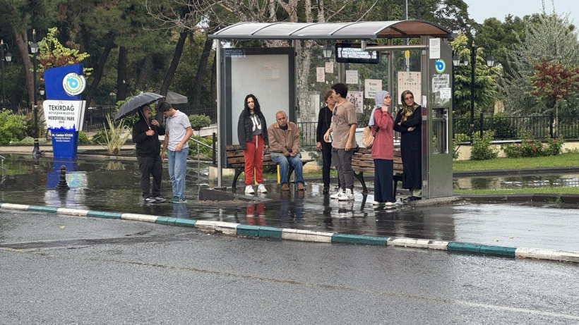 Tekirdağ'ı sağanak vurdu! Caddeler sular altında kaldı