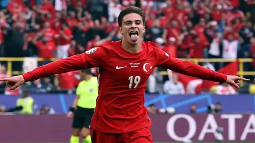 Mesut Özil İlkay Gündoğan alın size Kenan Yıldız alın size Hakan Çalkanoğlu. Ders alın