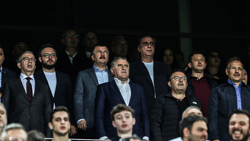 Protokol tribününde dikkat çeken detay