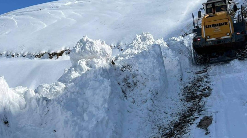 Yüksekova'da kar kalınlığı 1 metreye ulaştı
