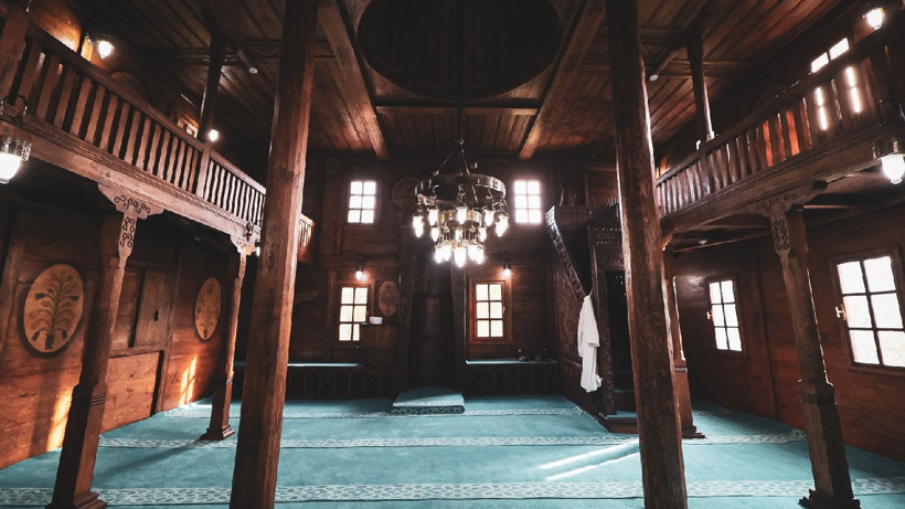 Rize'de tarihi cami restorasyondan sonra yeniden ibadete açıldı