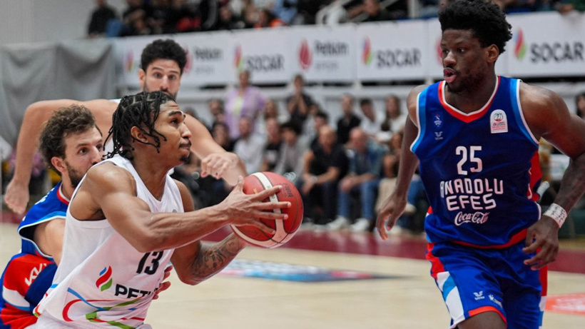 Anadolu Efes'i İzmir'den Nwora çıkardı