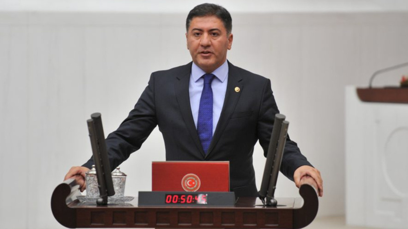 İngilizce bilmeyenlere milyonlarca liralık İngilizce konferans skandalı! Murat Emir bakanlığa tek tek sordu