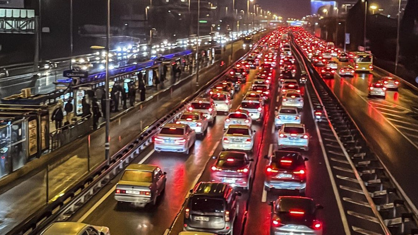 İstanbul'da akşam trafiği: Haliç Köprüsü'nden Küçükçekmece'ye kadar