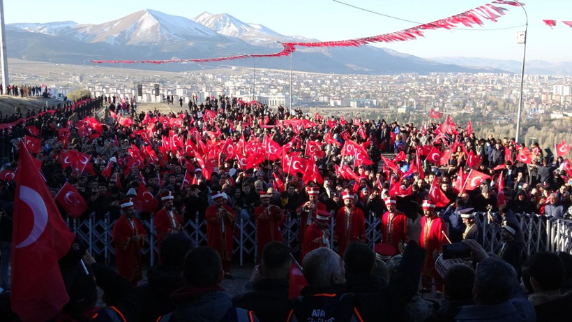 Taş sopa ve baltalarla alınmıştı. Aziziye Tabyaları destanının 147'nci yılında tabyalara yürüdüler