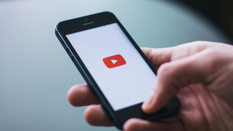 YouTube Premium abonelerine reklam göstermeye başladı
